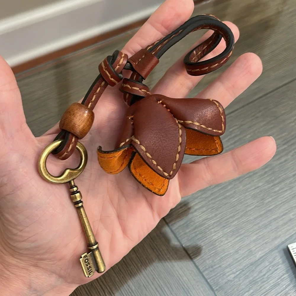 Fossil Flower & Brass Key Replacement Strap Key Charm Purse Keychain Fob Hangtag - Picture 13 of 13